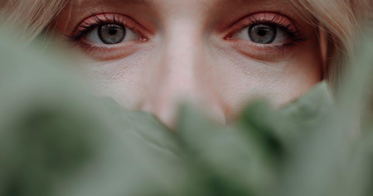 感情をイメージしたヒーロー画像